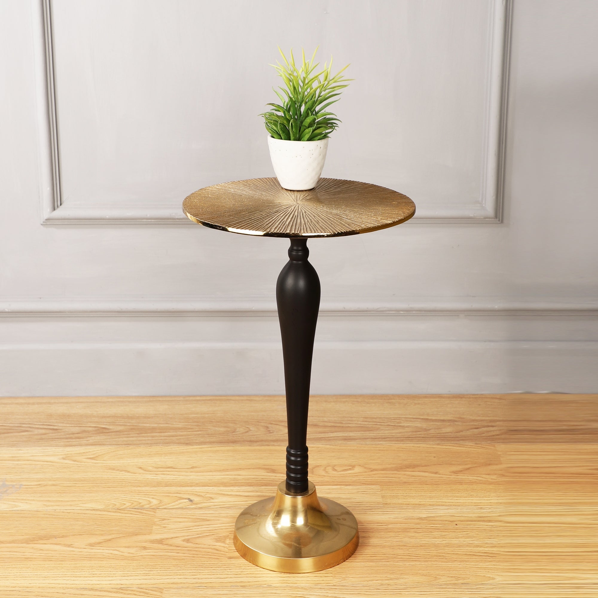 De Maison Decor The Carla Side Table  - Gold & Black
