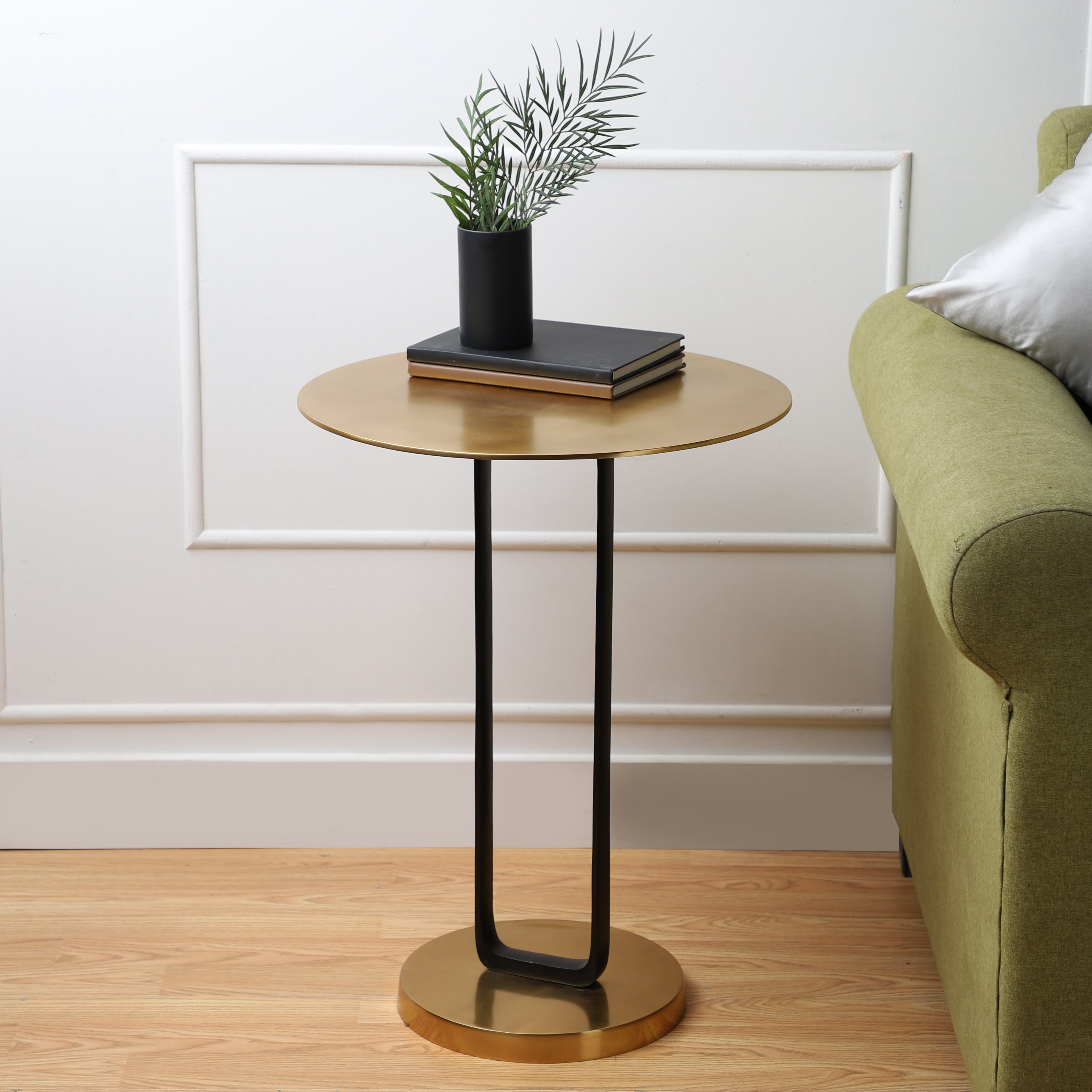 De Maison Decor Irwin Obsidian Side Table - Gold top & base with Black Body