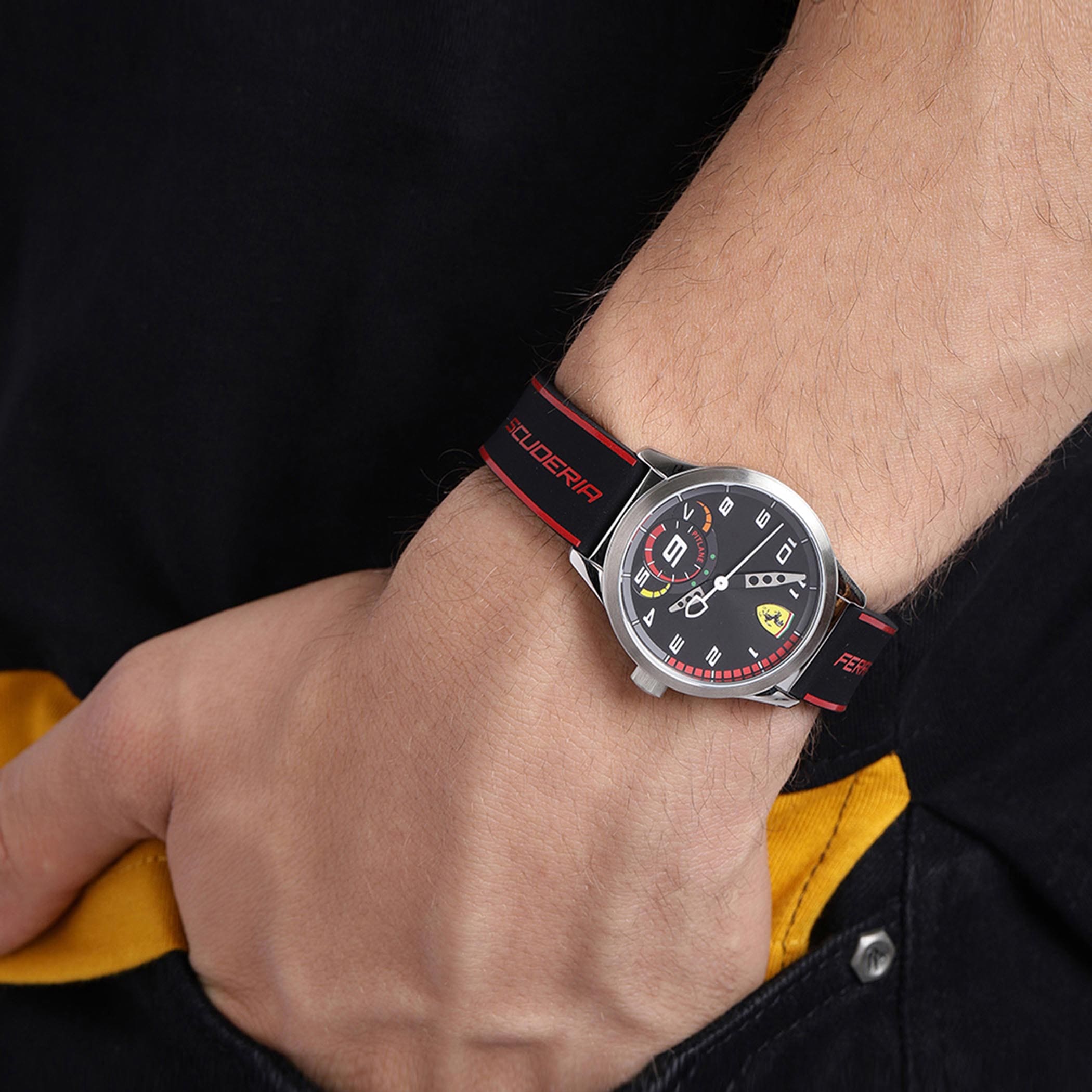 SCUDERIA FERRARI PITLANE Analog Black Round Dial Unisex Watch - 0860003