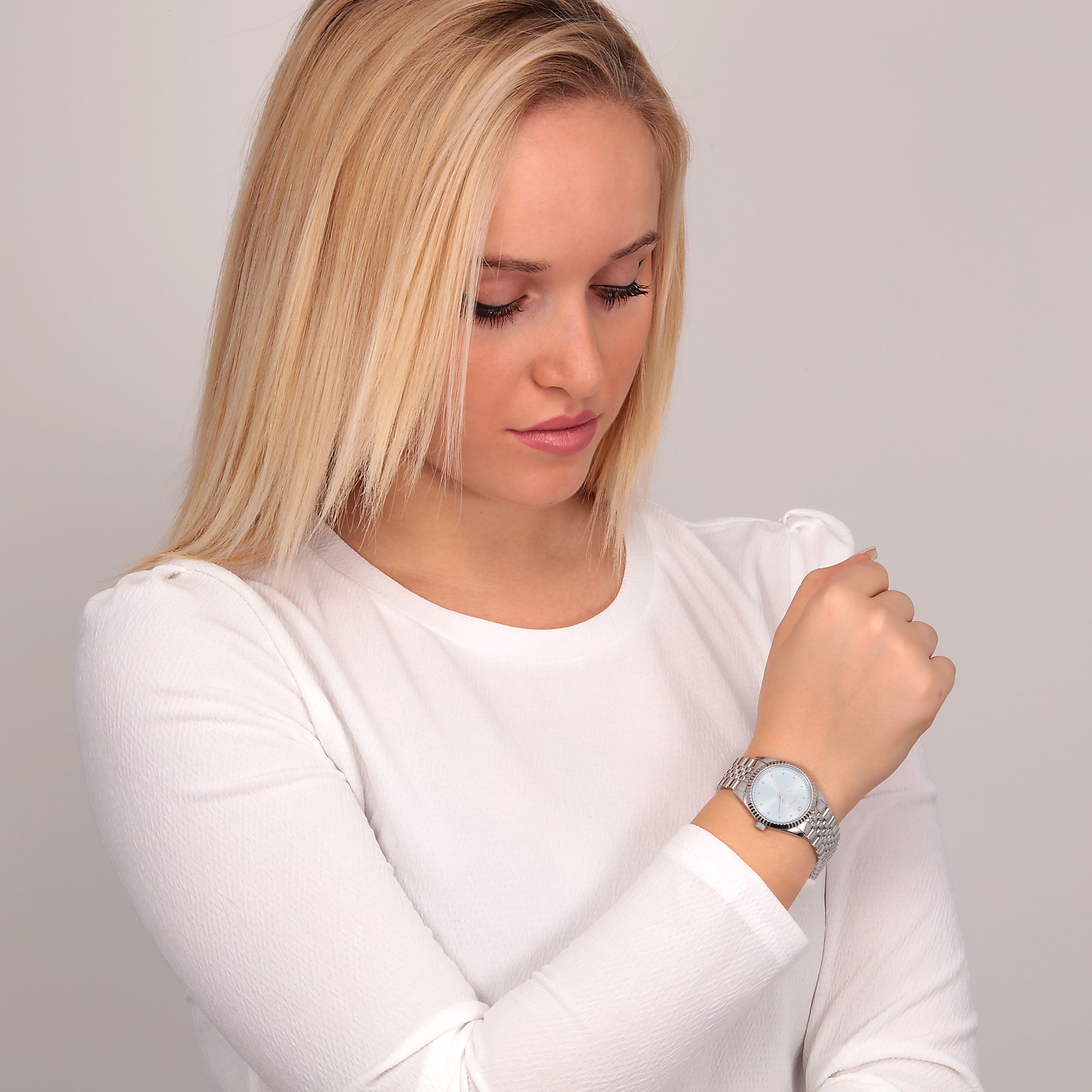 OUI & ME Coquette Analog Blue Round Dial Women's Watch- ME010281