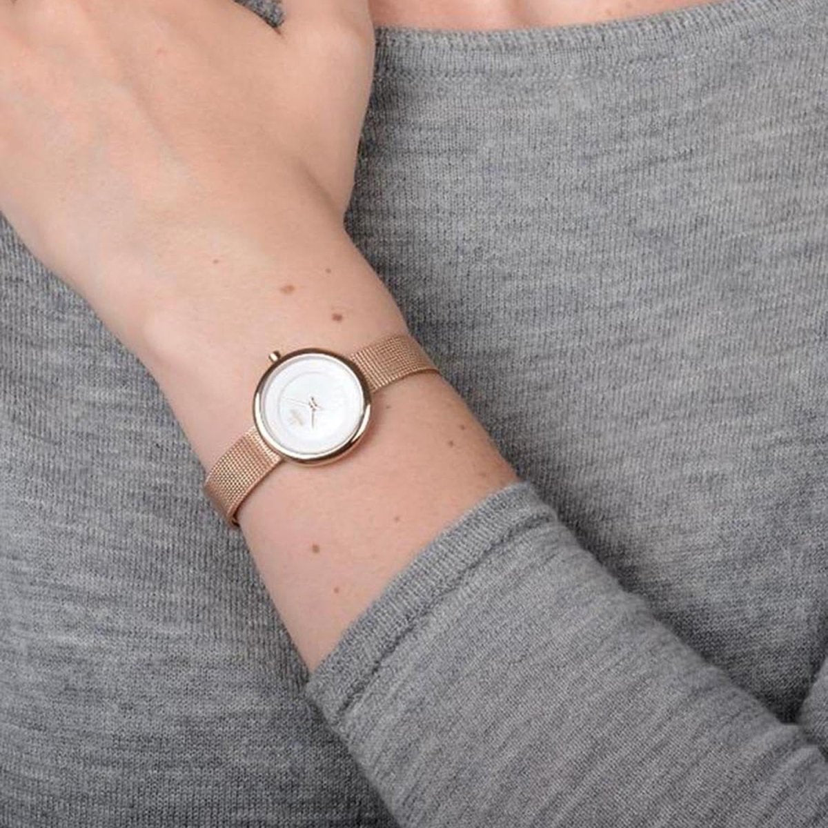 Obaku Stille Rose 6.2mm Slim Case White MOP Round Dial Women's Watch- V146LXVWMV